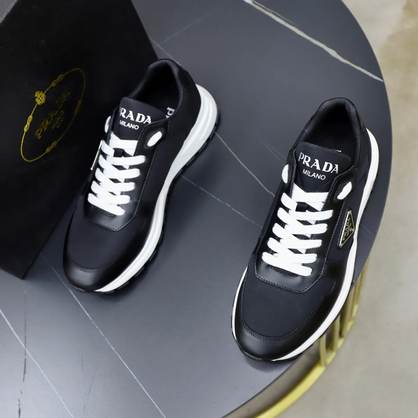 Factory price: 600💰Top original order Brand: PRADA (Prada) Standard code: Men's size 38/44 (45 can be customized) Grade: Same as the official website Material: Original cowhide stitched with imported cloth, cowhide lining, original combination of two-color wear-resistant soft outsole Style category: casual sports version, young fashion, European and American trend, British style Color: actual picture color